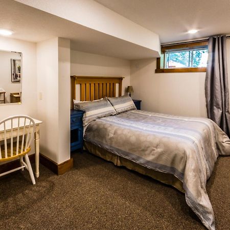 Rustlers Lodge Sundre Номер фото
