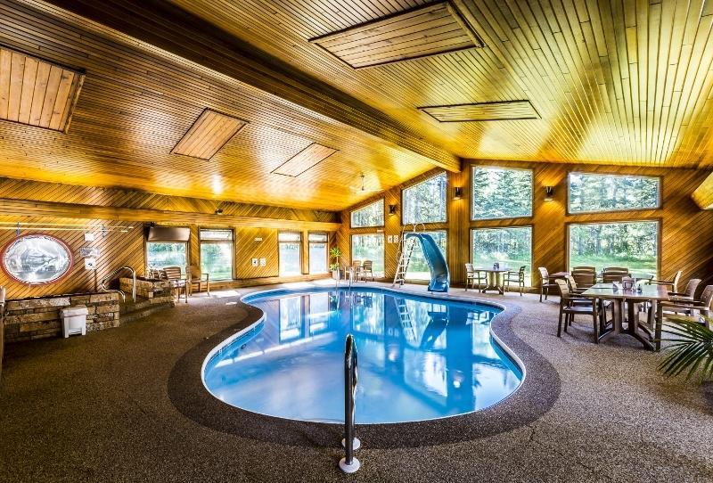 Rustlers Lodge Sundre Экстерьер фото
