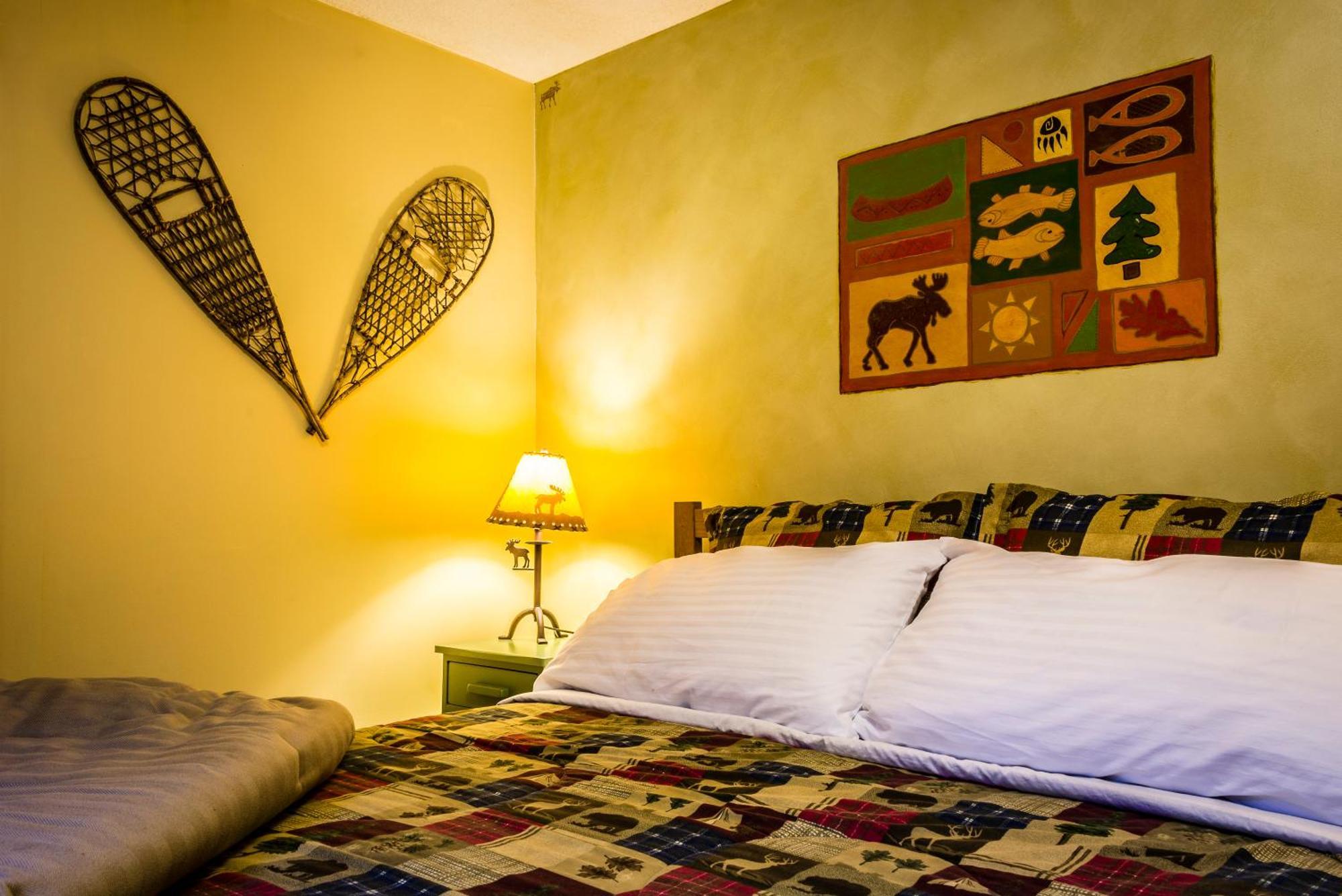 Rustlers Lodge Sundre Номер фото