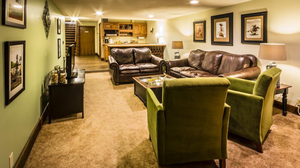 Rustlers Lodge Sundre Экстерьер фото