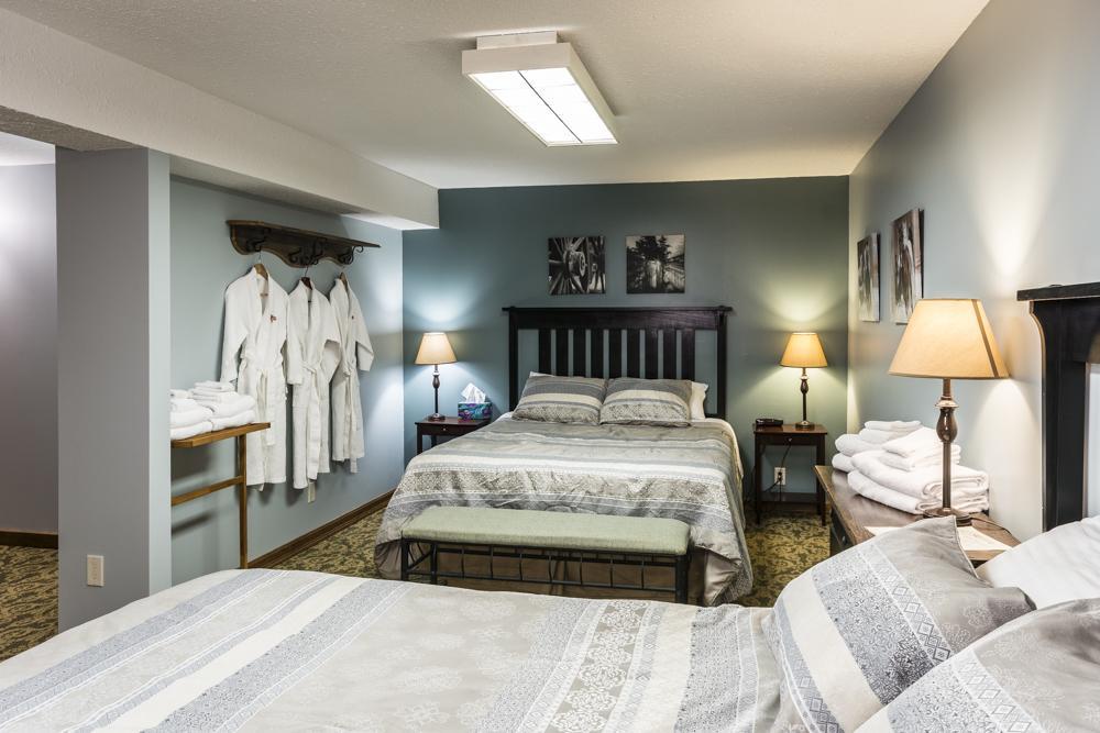 Rustlers Lodge Sundre Экстерьер фото