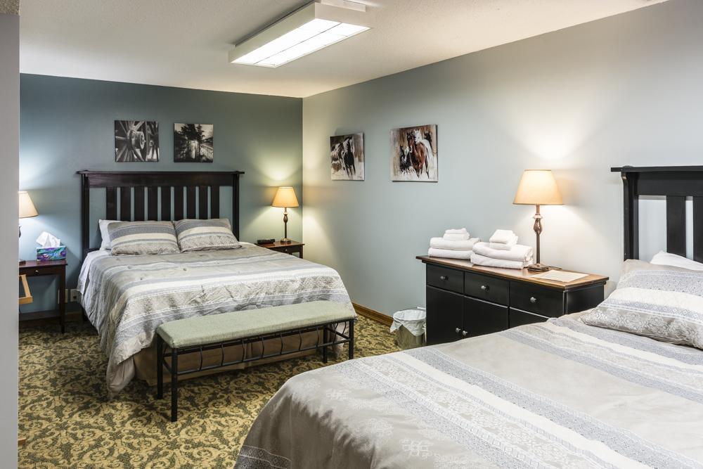 Rustlers Lodge Sundre Экстерьер фото
