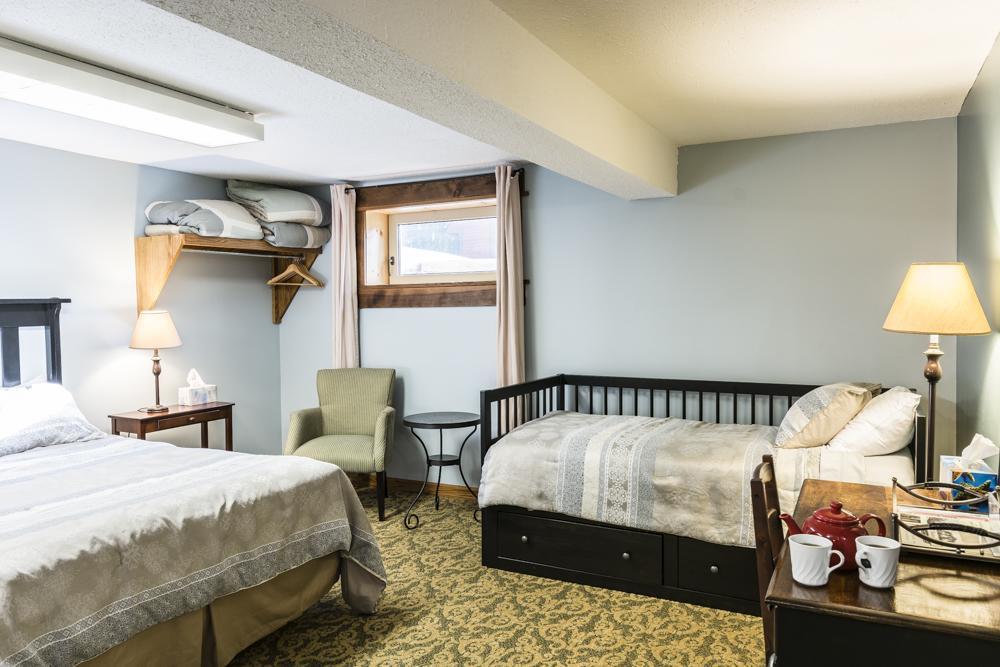 Rustlers Lodge Sundre Экстерьер фото