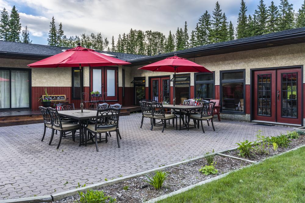 Rustlers Lodge Sundre Экстерьер фото