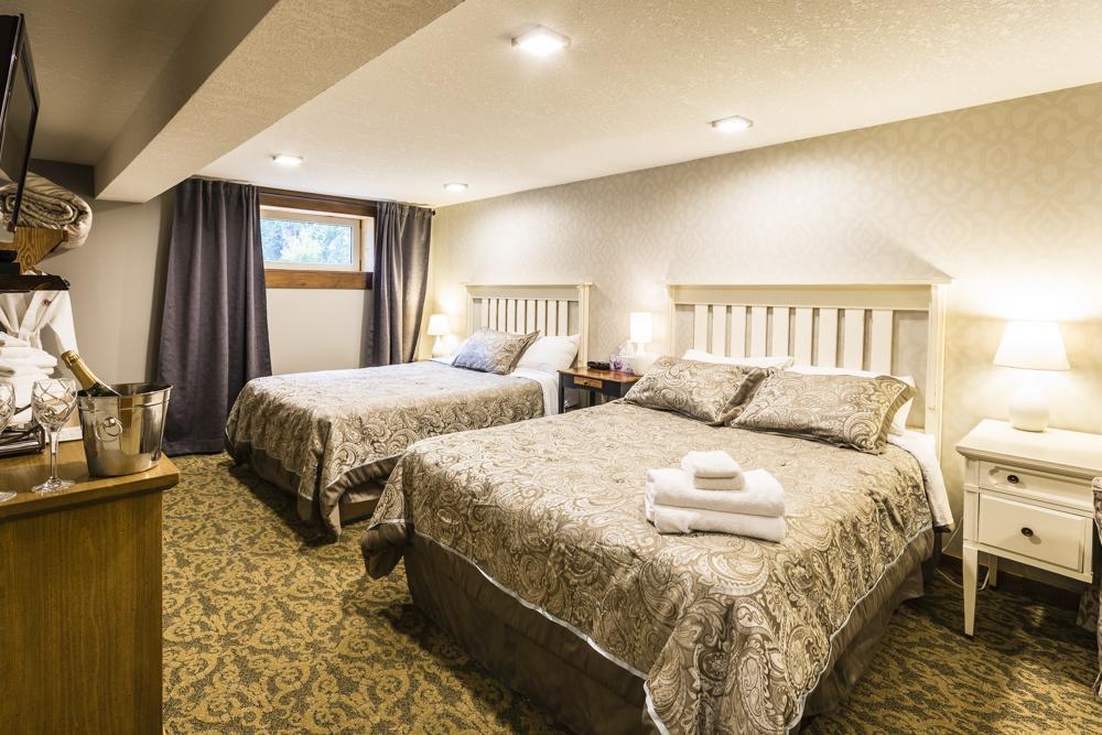 Rustlers Lodge Sundre Экстерьер фото
