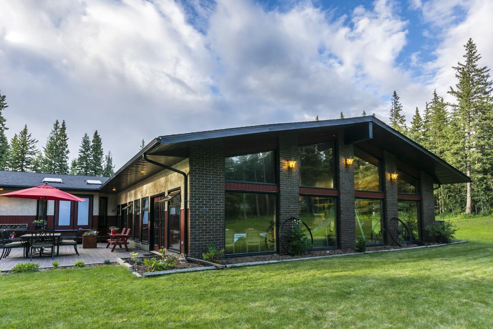Rustlers Lodge Sundre Экстерьер фото